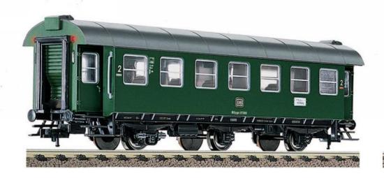 Passenger car 2nd class type B3yg761  with electronic tail lighting<br /><a href='images/pictures/Fleischmann/5099.jpg' target='_blank'>Full size image</a>